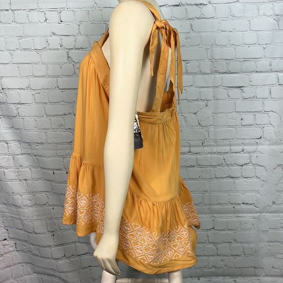 Wrangler Retro Embroidered Tie Shoulder Tank Size Medium NWT - Picture 3 of 5